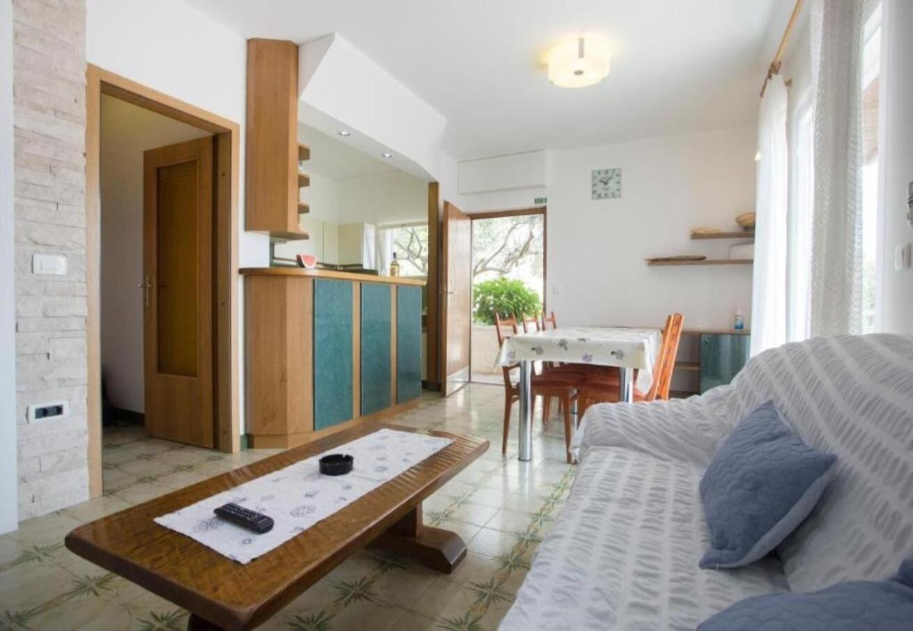 Apartments Damir - 80 M From Beach Postira Exterior foto
