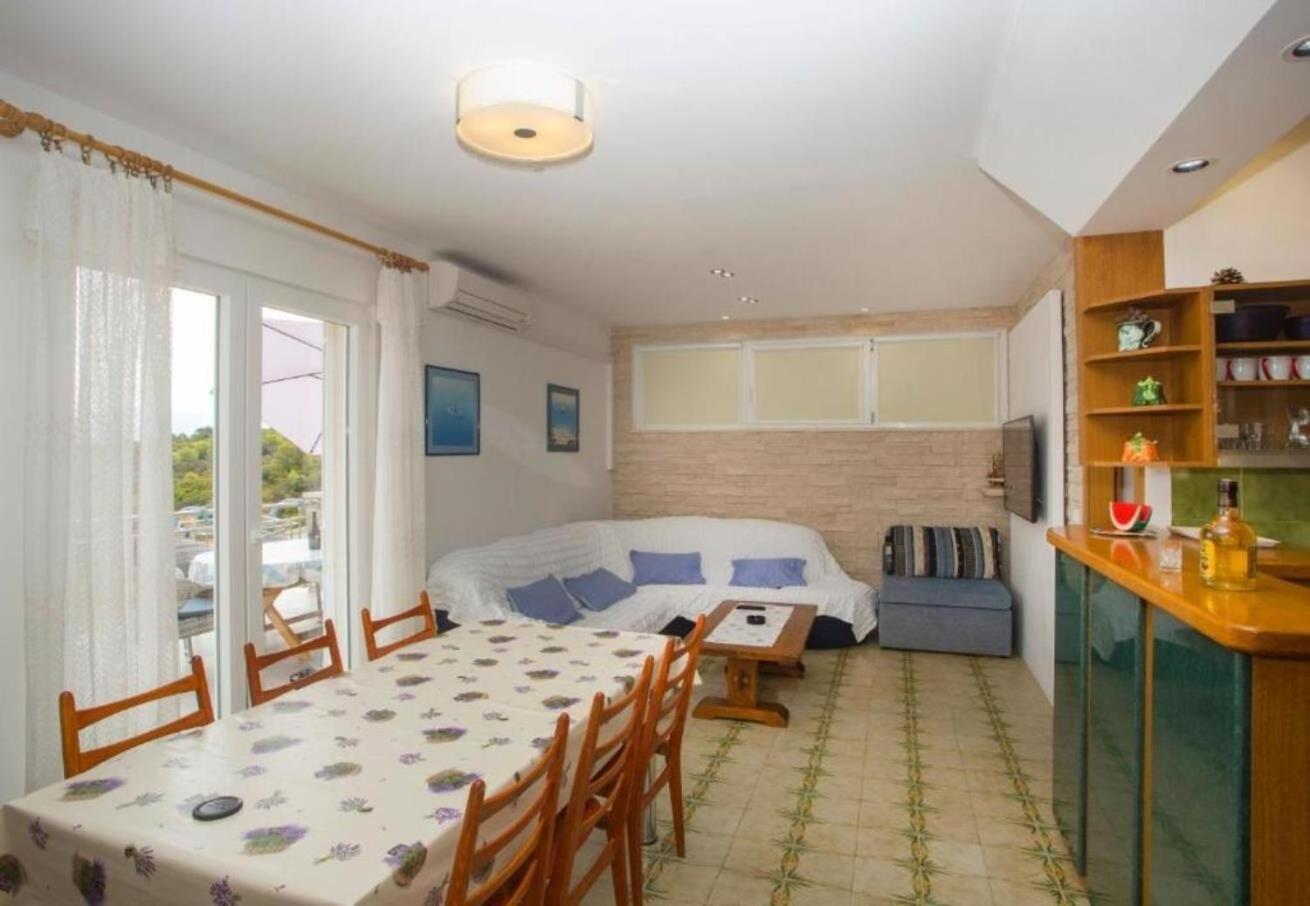 Apartments Damir - 80 M From Beach Postira Exterior foto