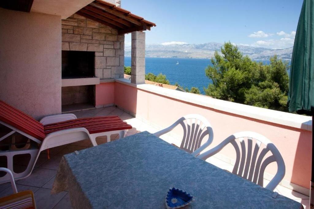 Apartments Damir - 80 M From Beach Postira Exterior foto