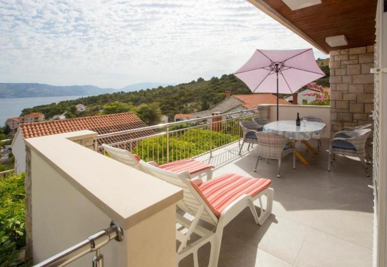 Apartments Damir - 80 M From Beach Postira Exterior foto