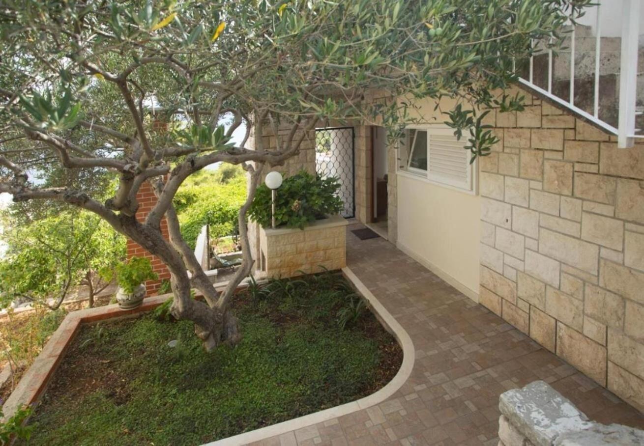 Apartments Damir - 80 M From Beach Postira Exterior foto